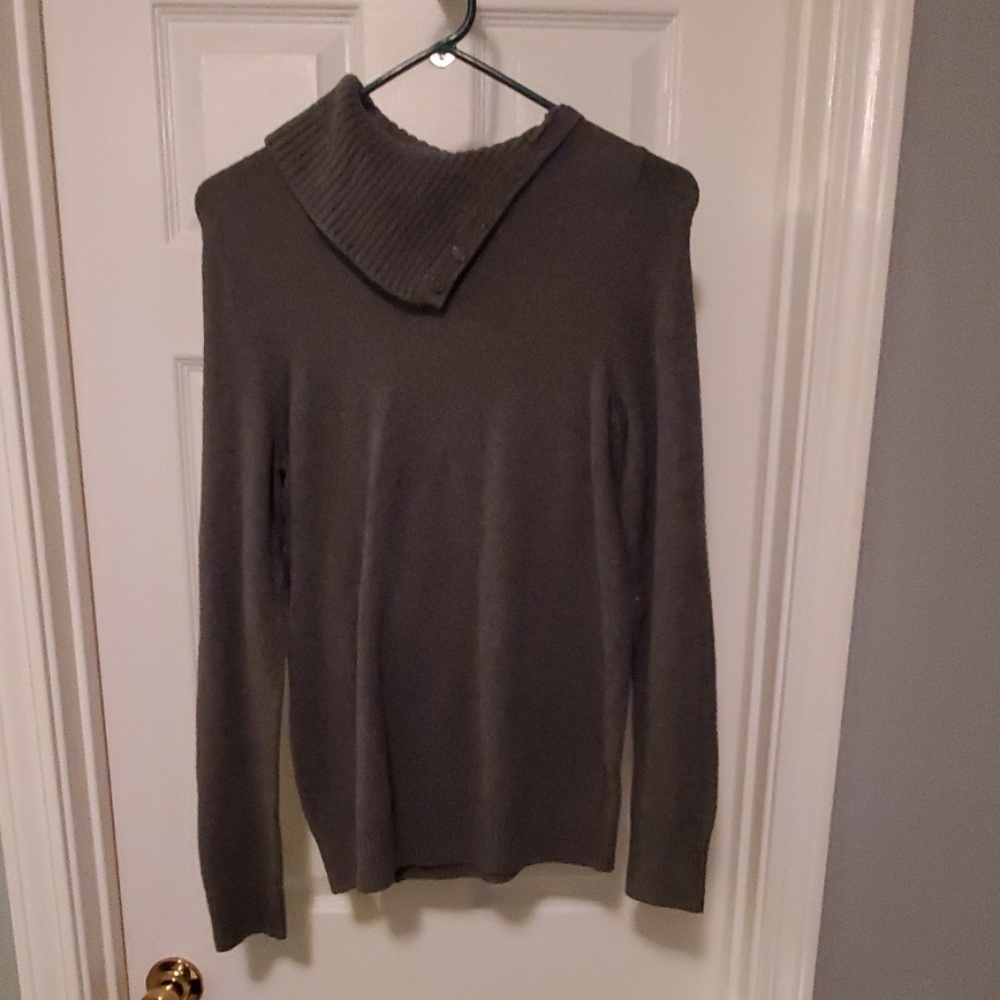 Gap sweater